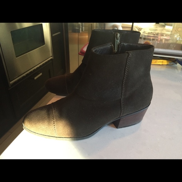 Lord &Taylor EllenTracy Randa Suede Boots - Picture 4 of 7